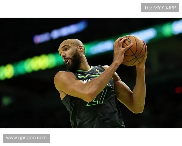 戈贝尔5投全中罚球3中1统治内线砍下11分13篮板3助攻2抢断